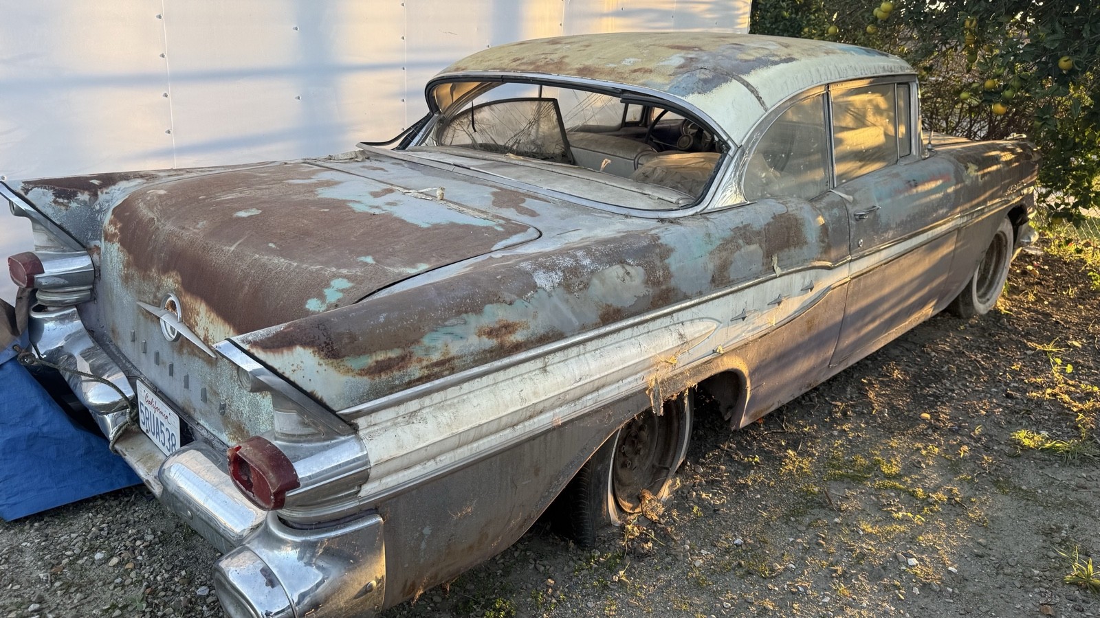 Pontiac-Chieftain-1957-Sedan-1