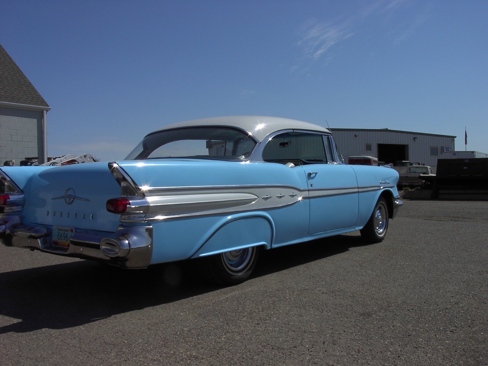 Pontiac-Chieftan-1957-12