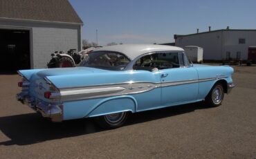 Pontiac-Chieftan-1957-13