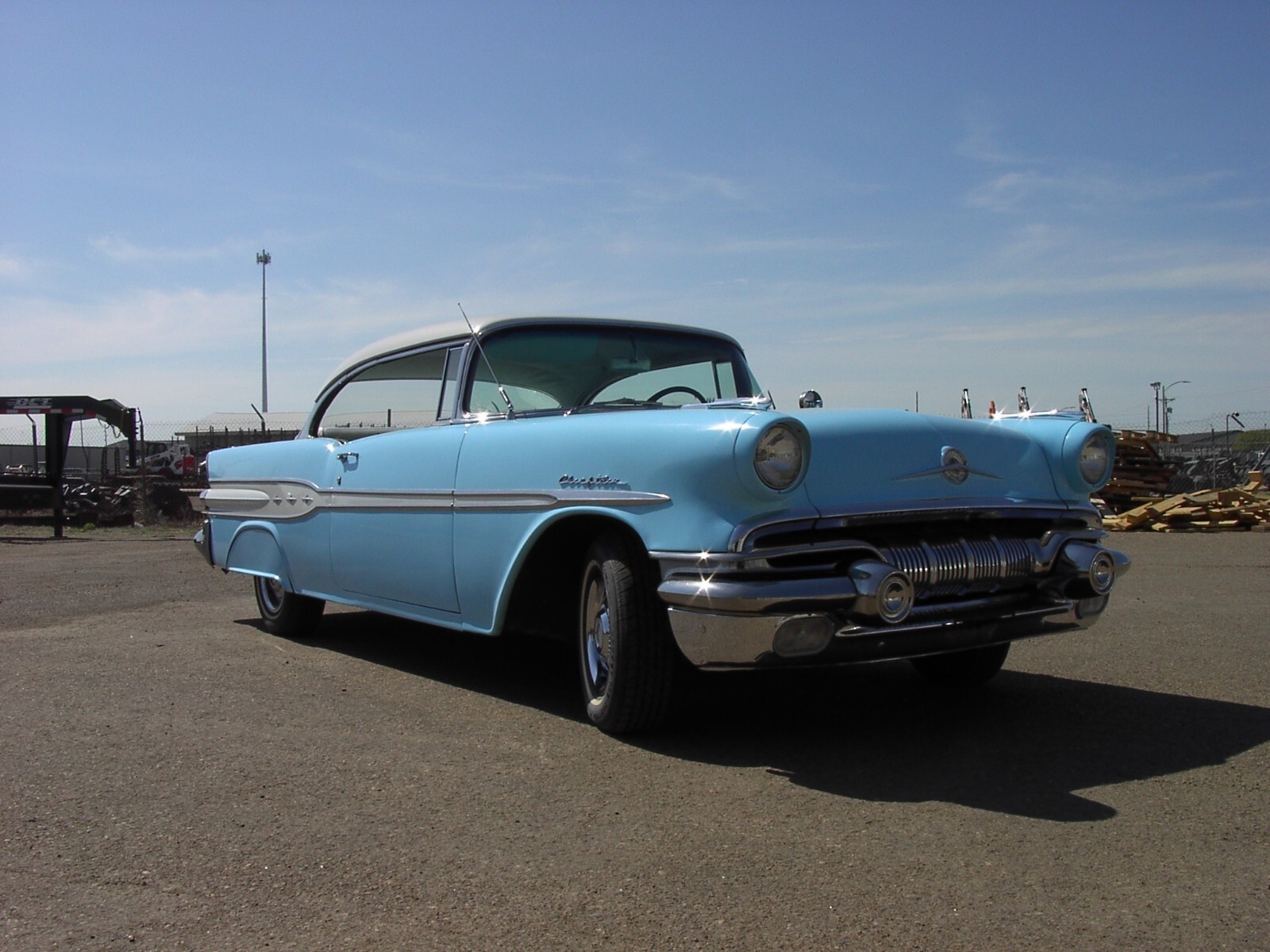 Pontiac-Chieftan-1957-18