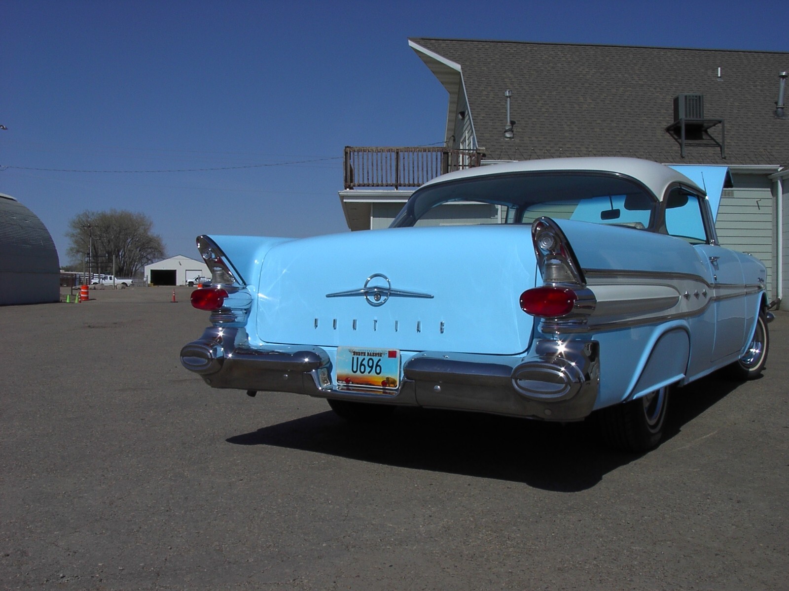 Pontiac-Chieftan-1957-20