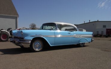 Pontiac-Chieftan-1957-4