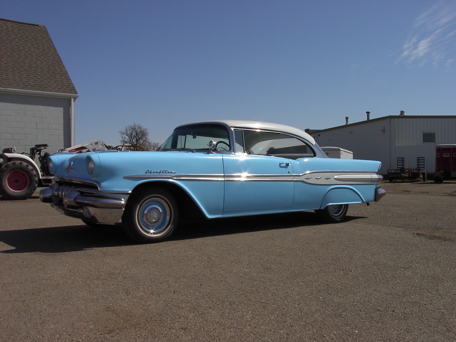 Pontiac-Chieftan-1957-4