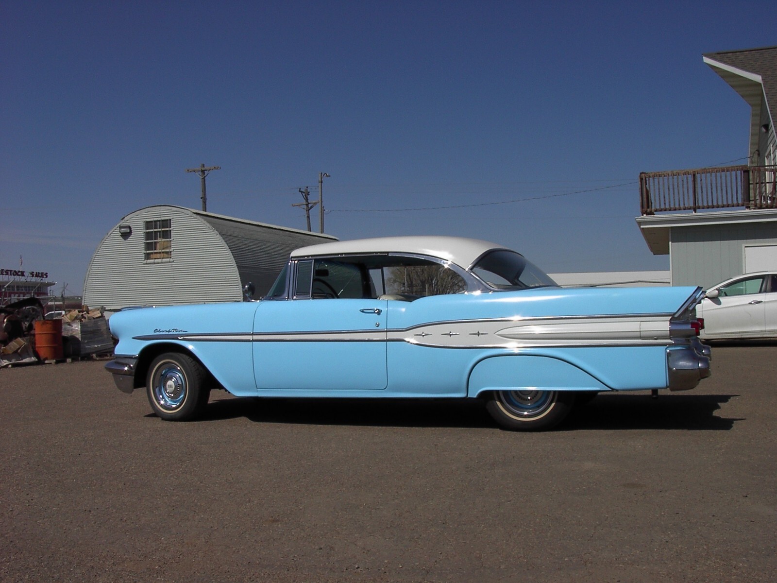 Pontiac-Chieftan-1957-6