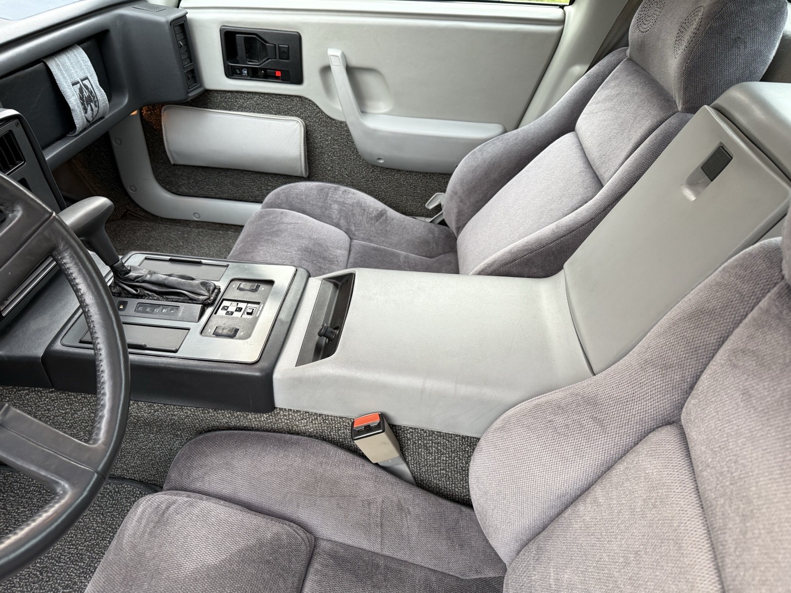 Pontiac-Fiero-1984-14