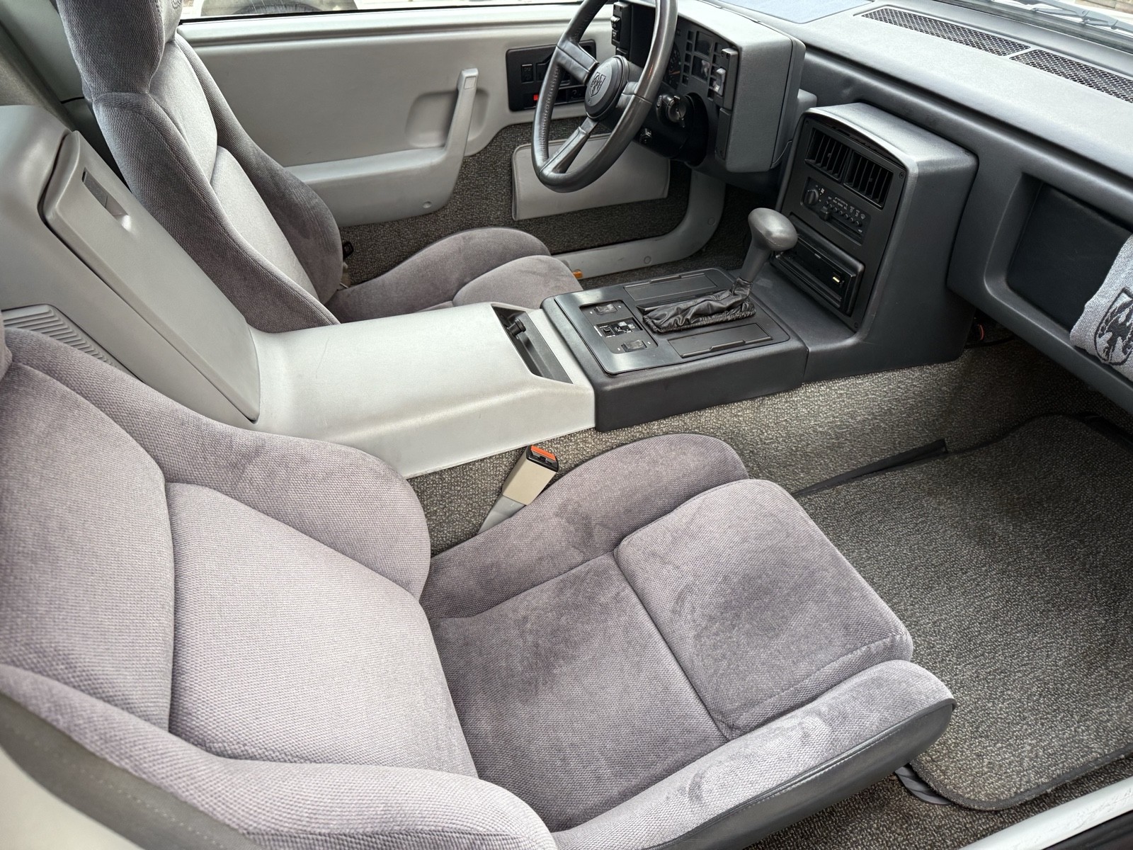 Pontiac-Fiero-1984-15