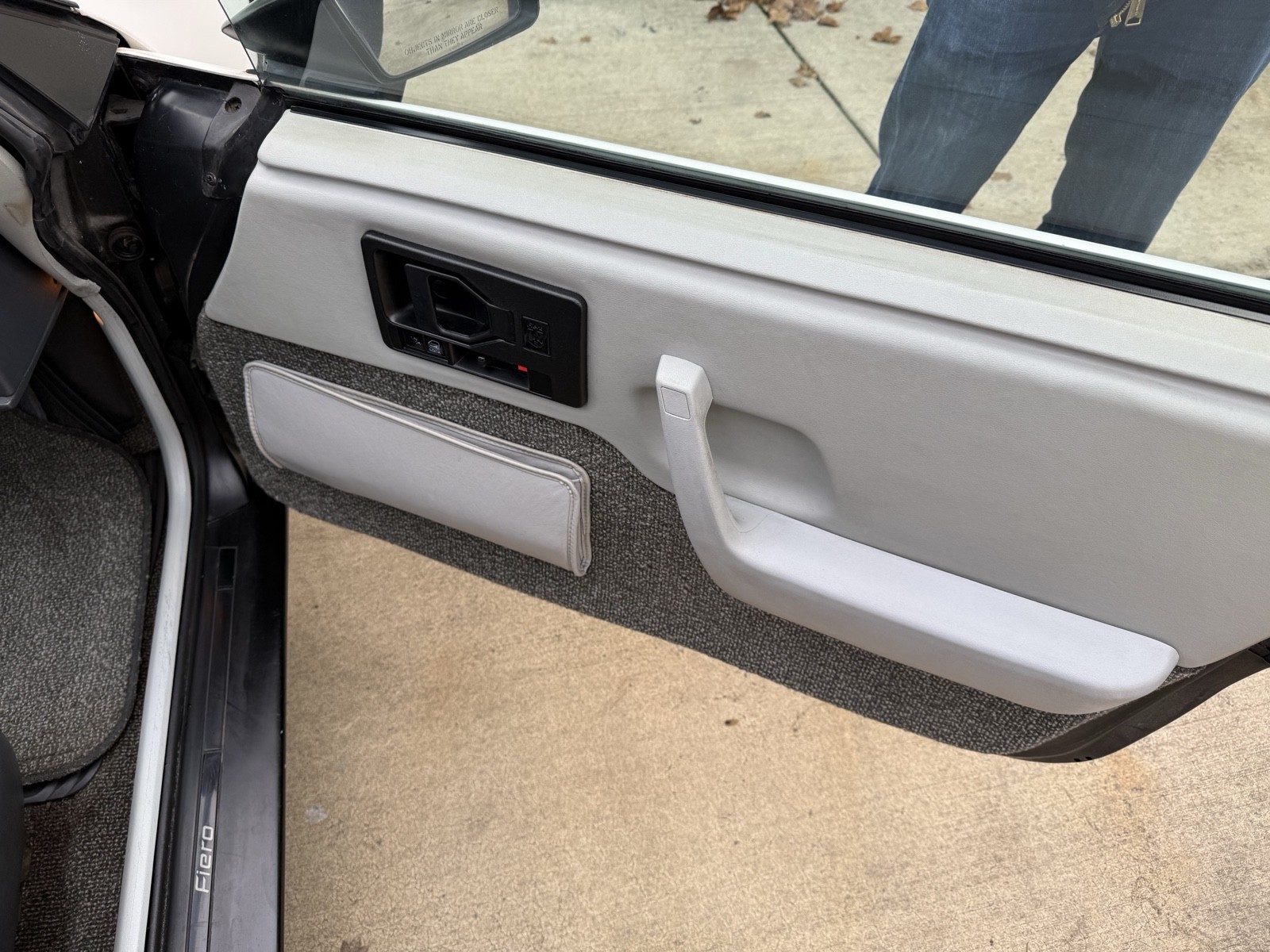 Pontiac-Fiero-1984-16