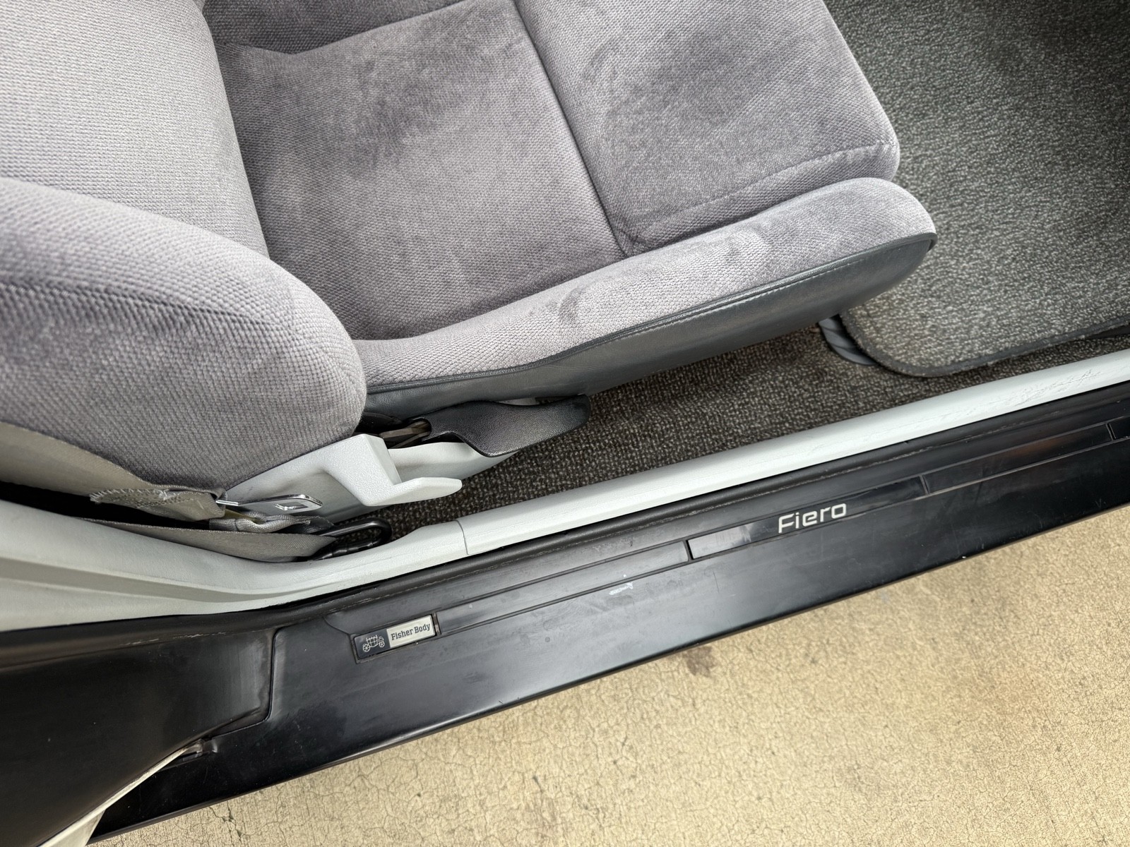 Pontiac-Fiero-1984-17