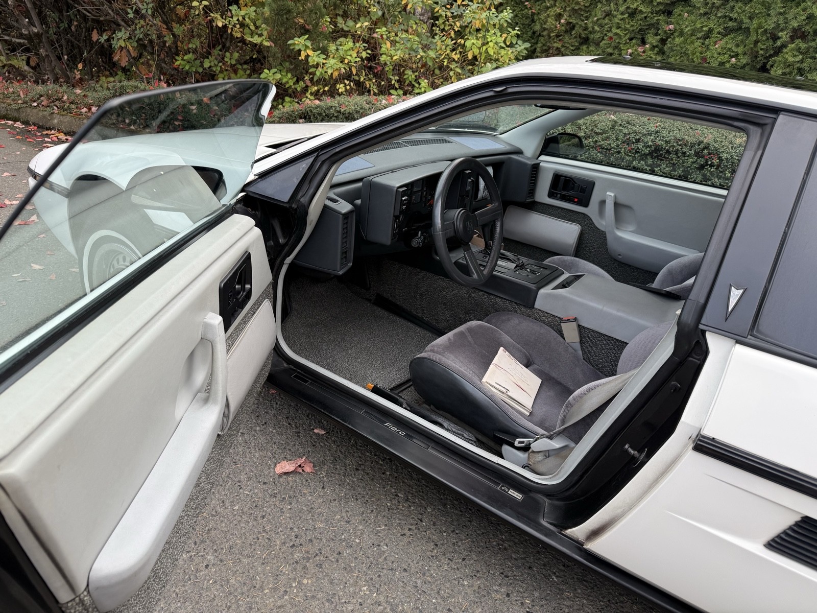 Pontiac-Fiero-1984-18