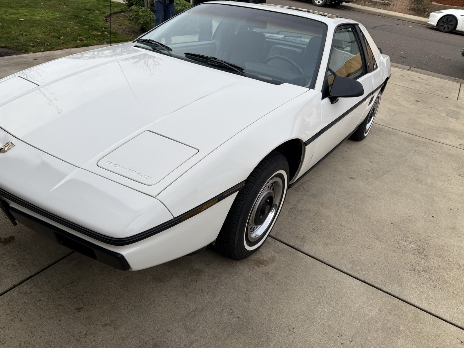 Pontiac-Fiero-1984-2
