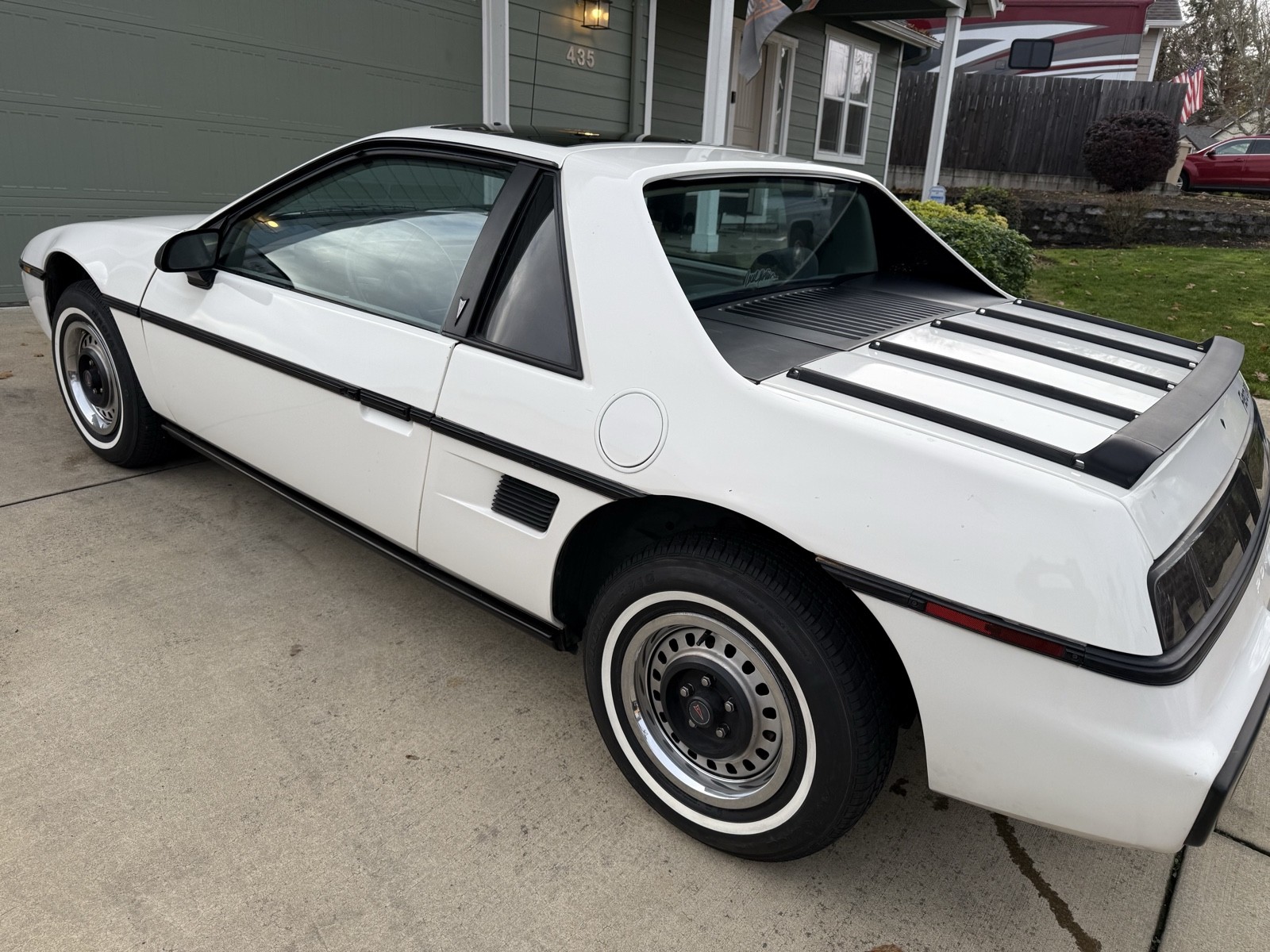 Pontiac-Fiero-1984-3