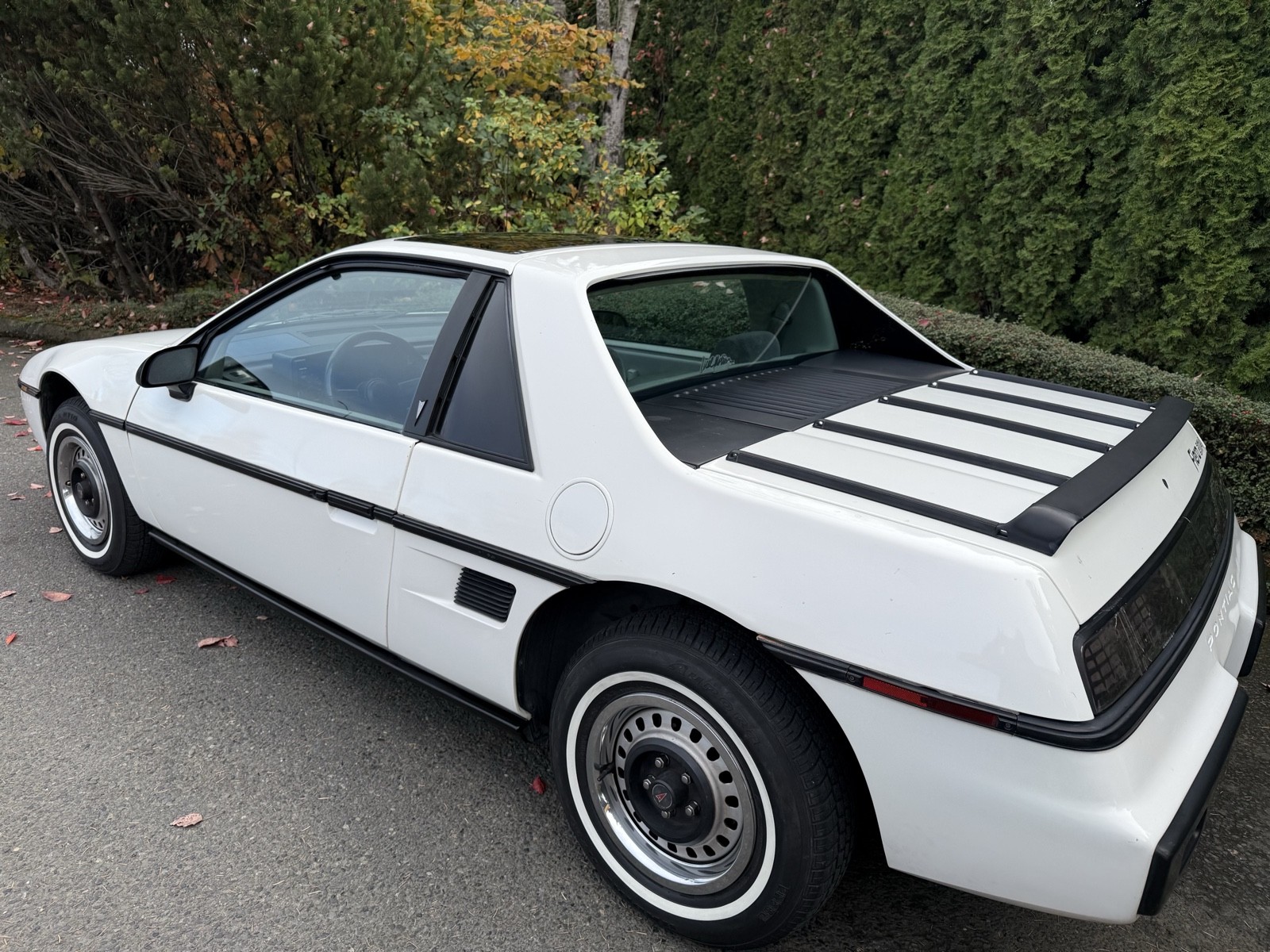 Pontiac-Fiero-1984-5