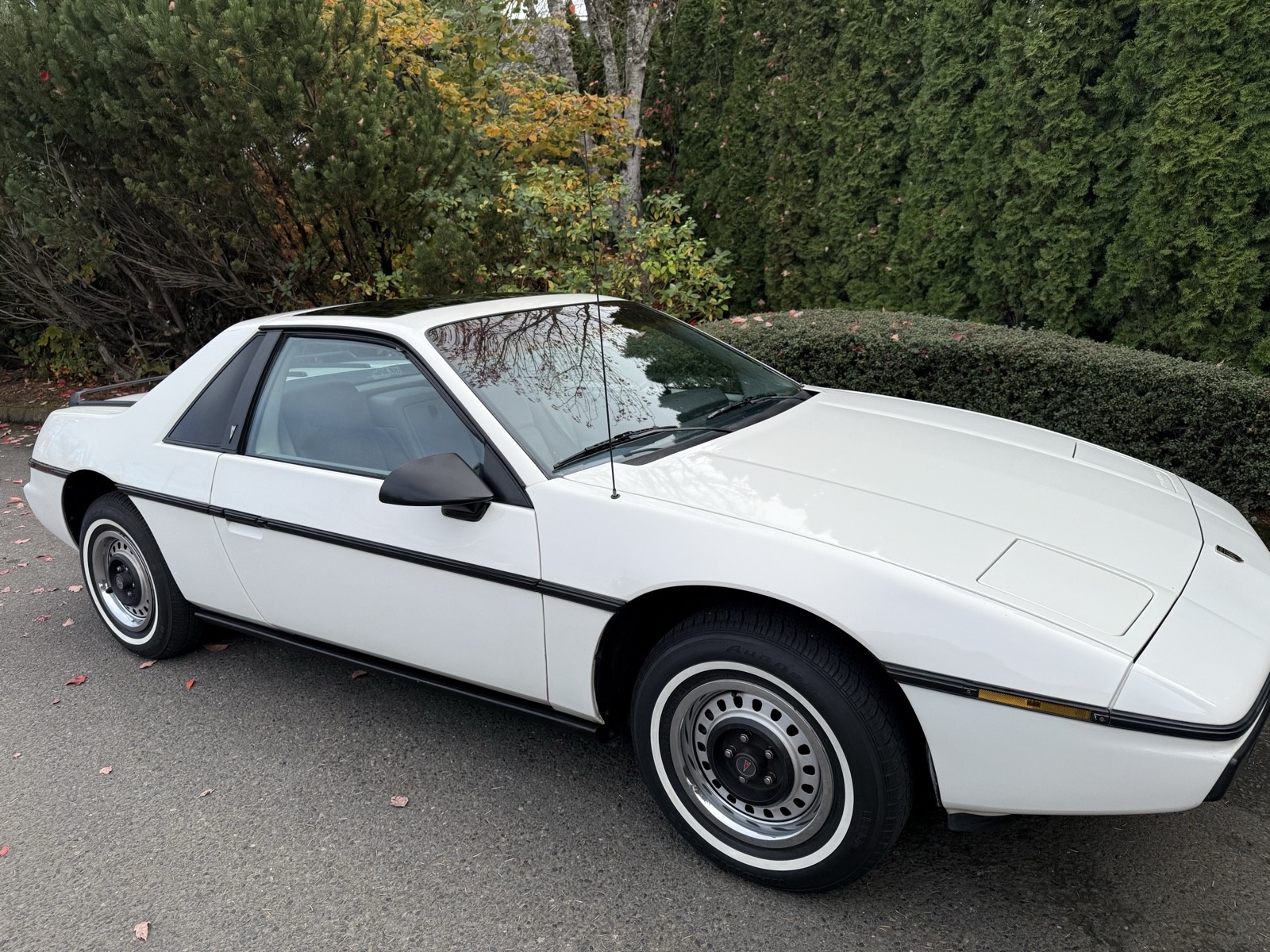 Pontiac-Fiero-1984-9