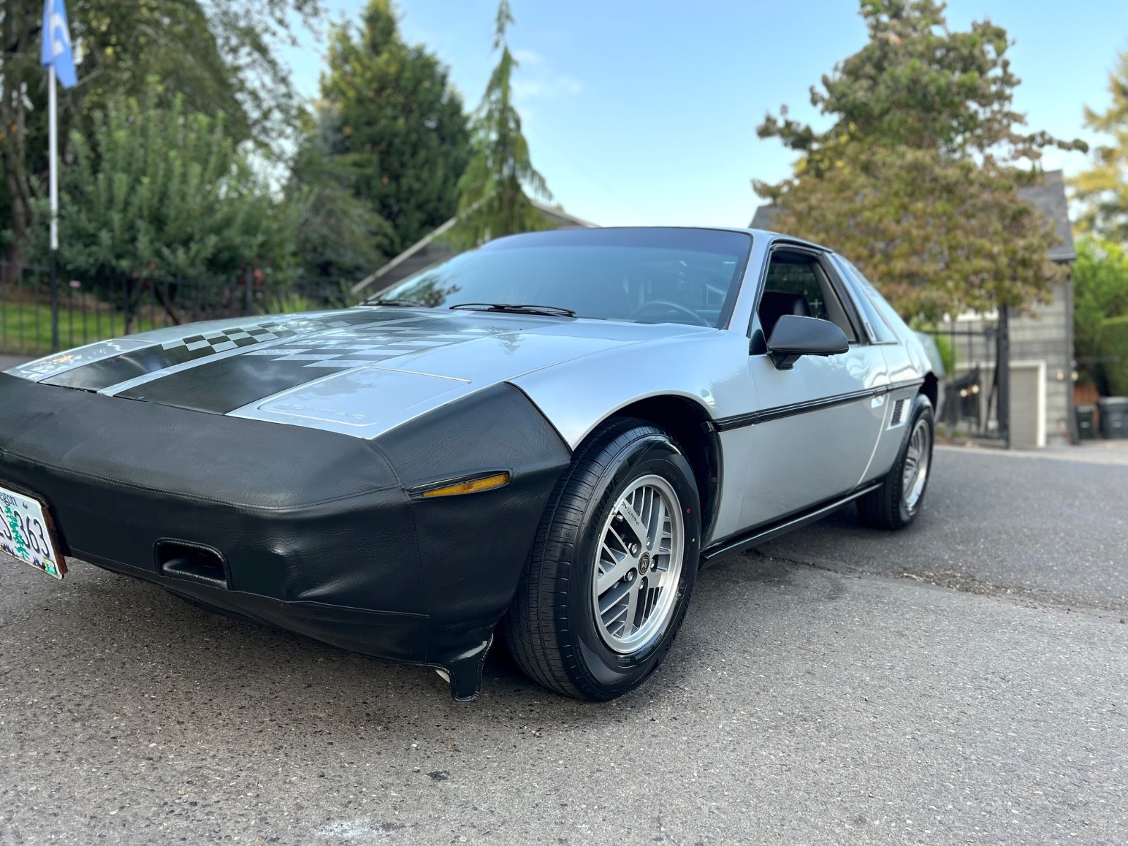 Pontiac-Fiero-1986-Coupe-1