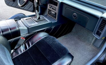 Pontiac-Fiero-1986-Coupe-11