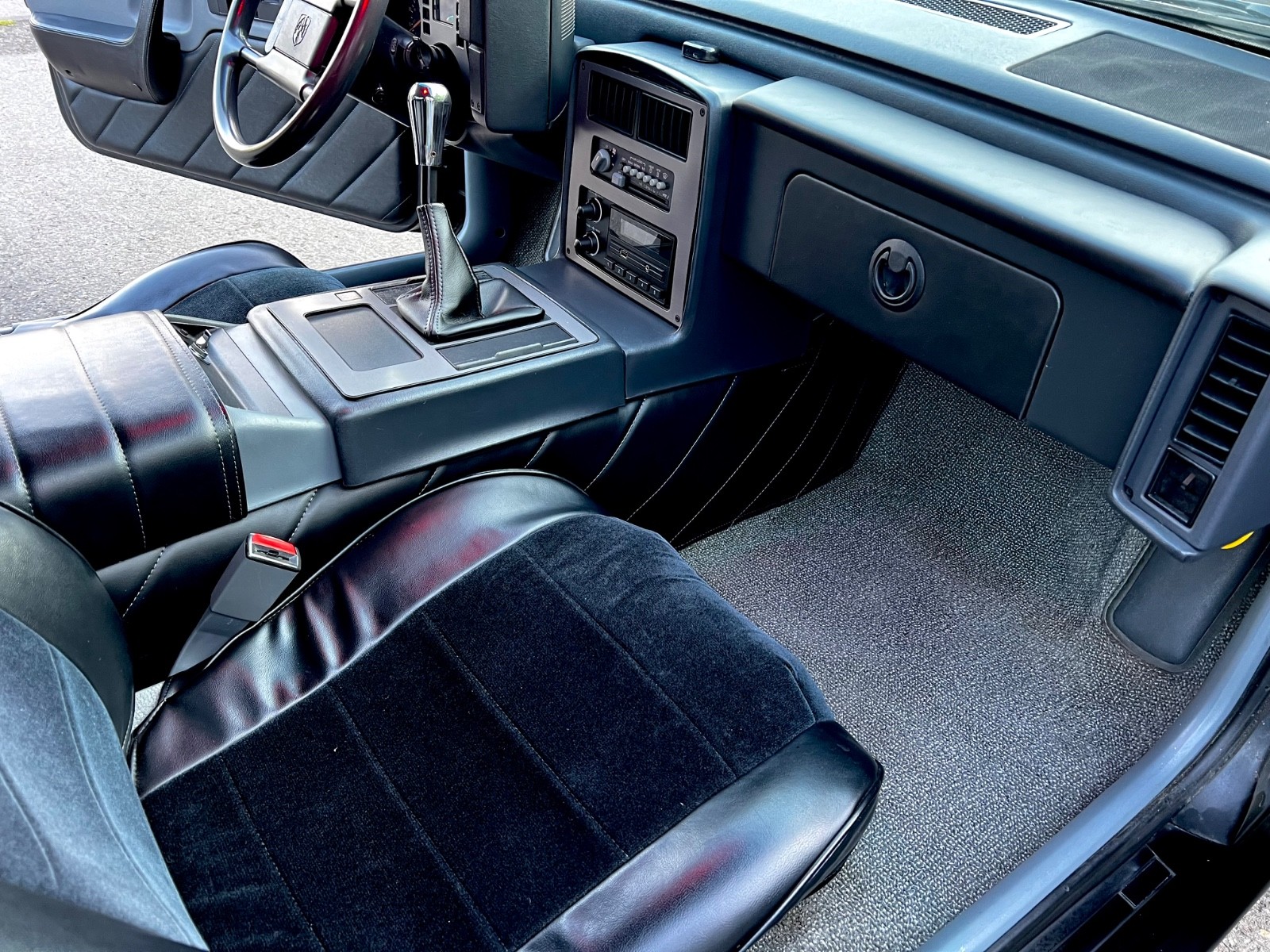 Pontiac-Fiero-1986-Coupe-11