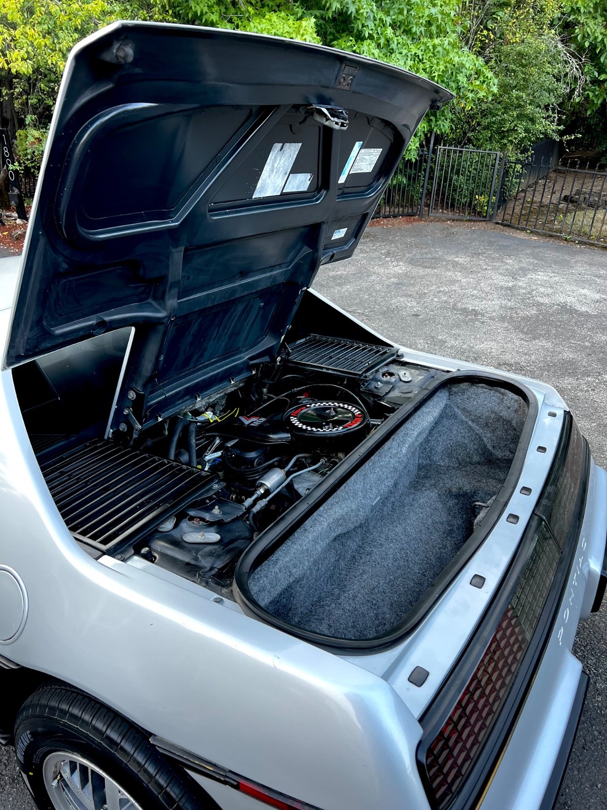 Pontiac-Fiero-1986-Coupe-17