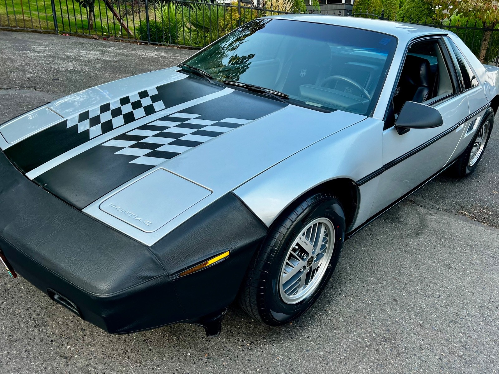 Pontiac-Fiero-1986-Coupe-18