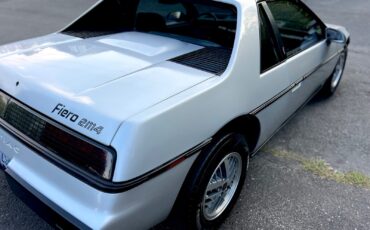 Pontiac-Fiero-1986-Coupe-19