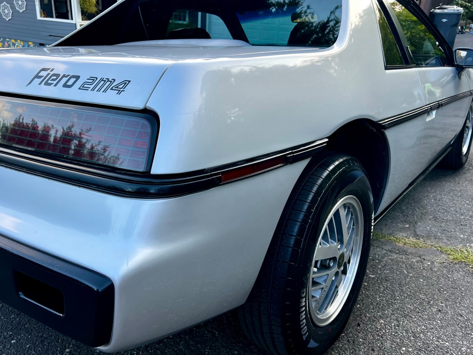 Pontiac-Fiero-1986-Coupe-2