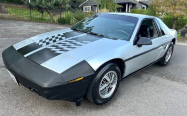 Pontiac-Fiero-1986-Coupe