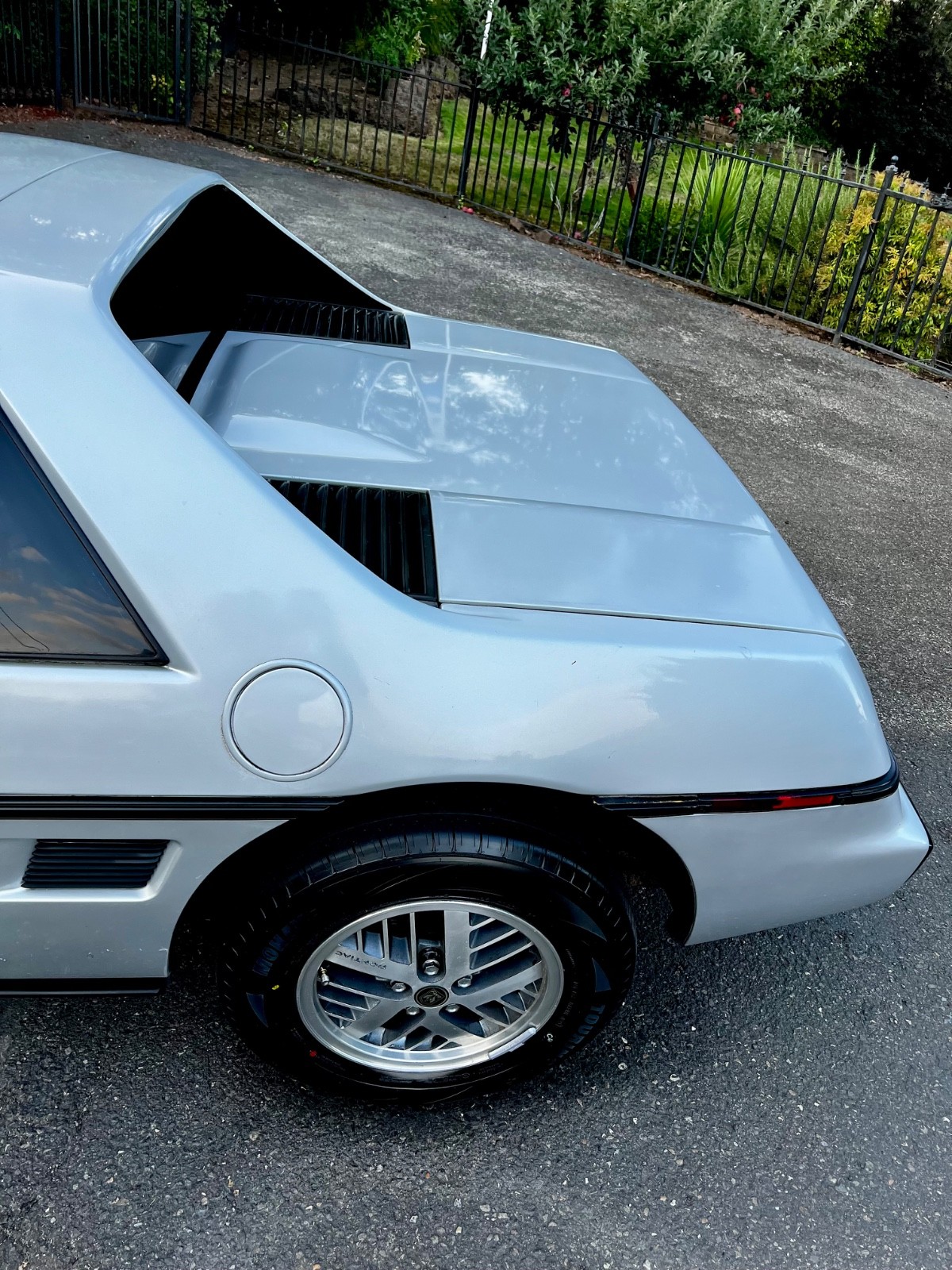 Pontiac-Fiero-1986-Coupe-5