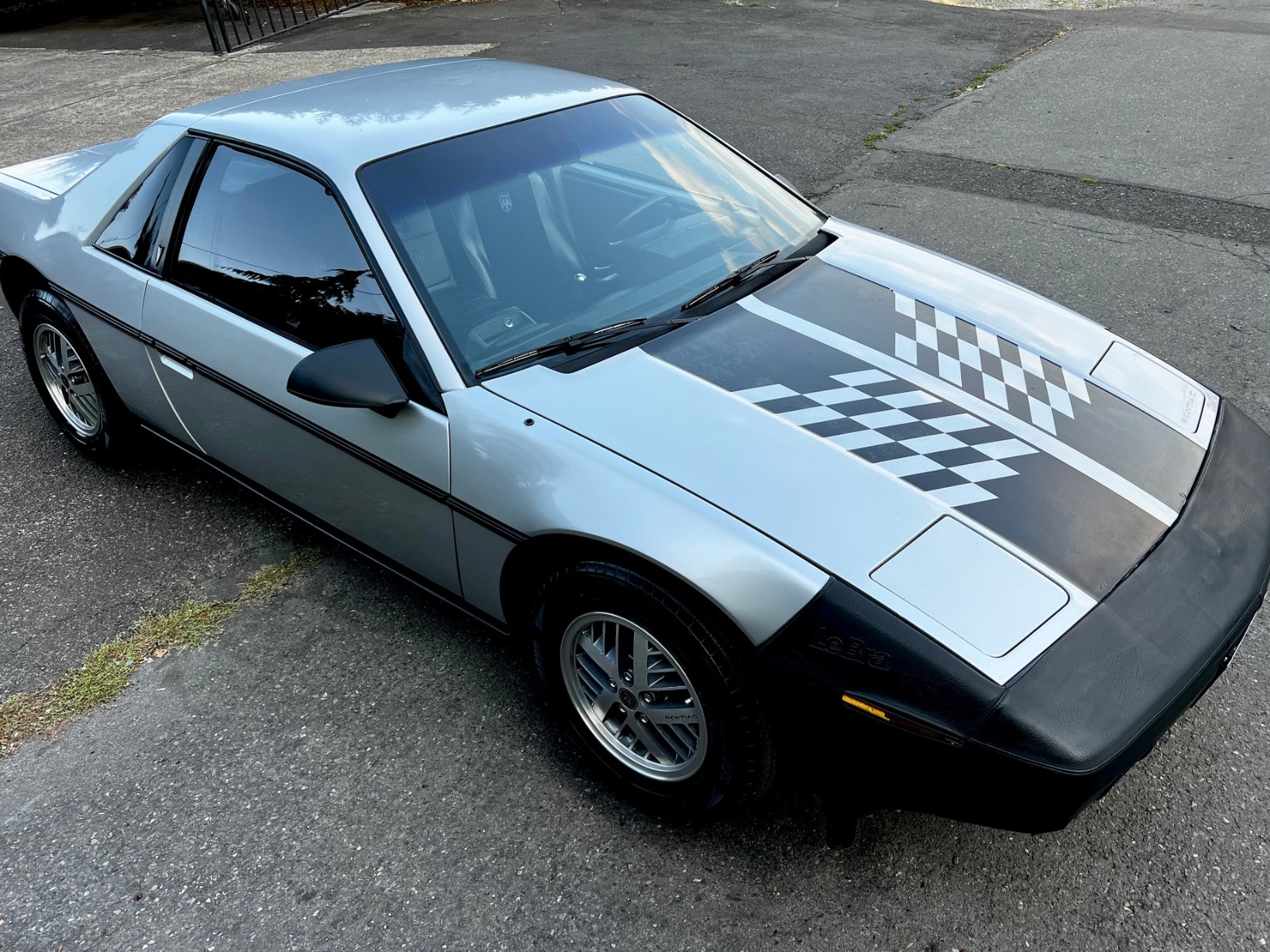 Pontiac-Fiero-1986-Coupe-6