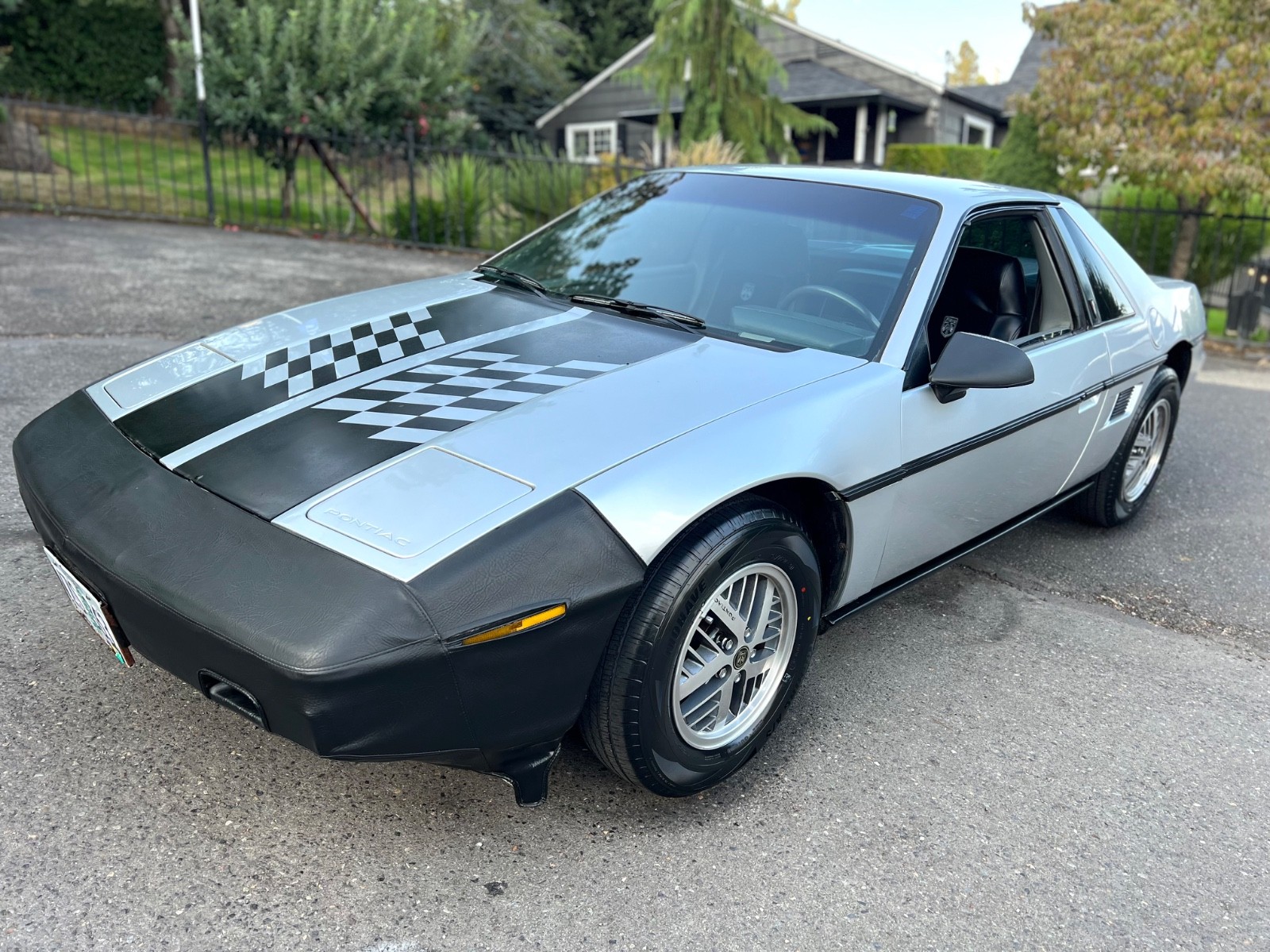 Pontiac-Fiero-1986-Coupe
