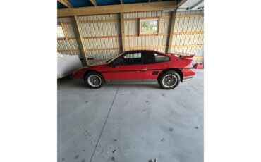 Pontiac-Fiero-1986-Red-Grey