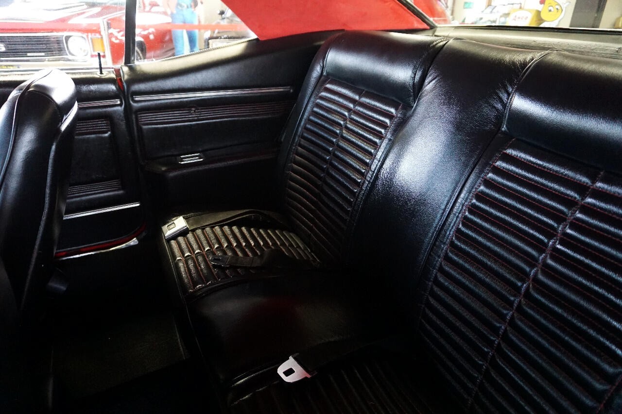 Pontiac-Firebird-1968-Classic-Car-21