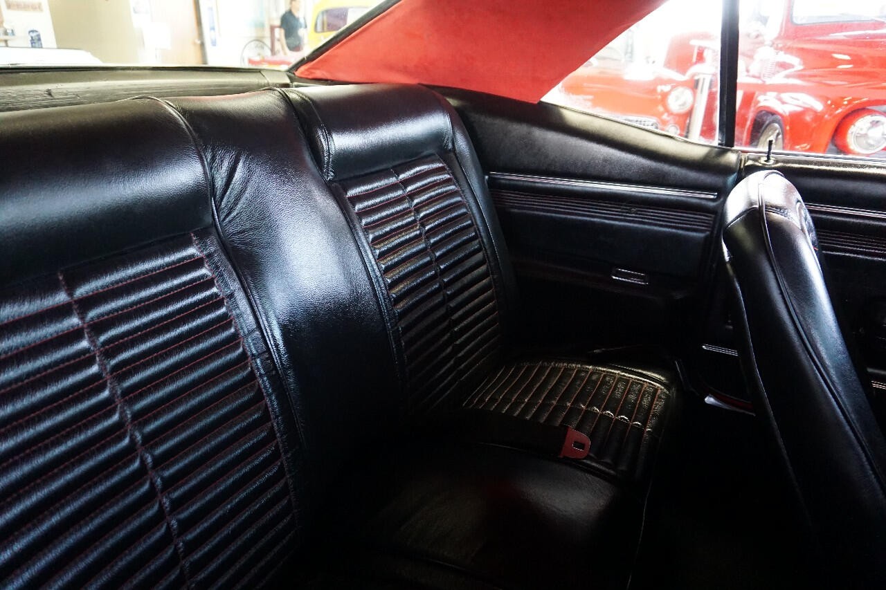 Pontiac-Firebird-1968-Classic-Car-24