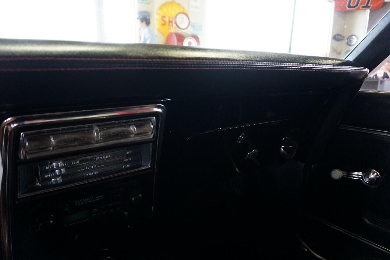 Pontiac-Firebird-1968-Classic-Car-26