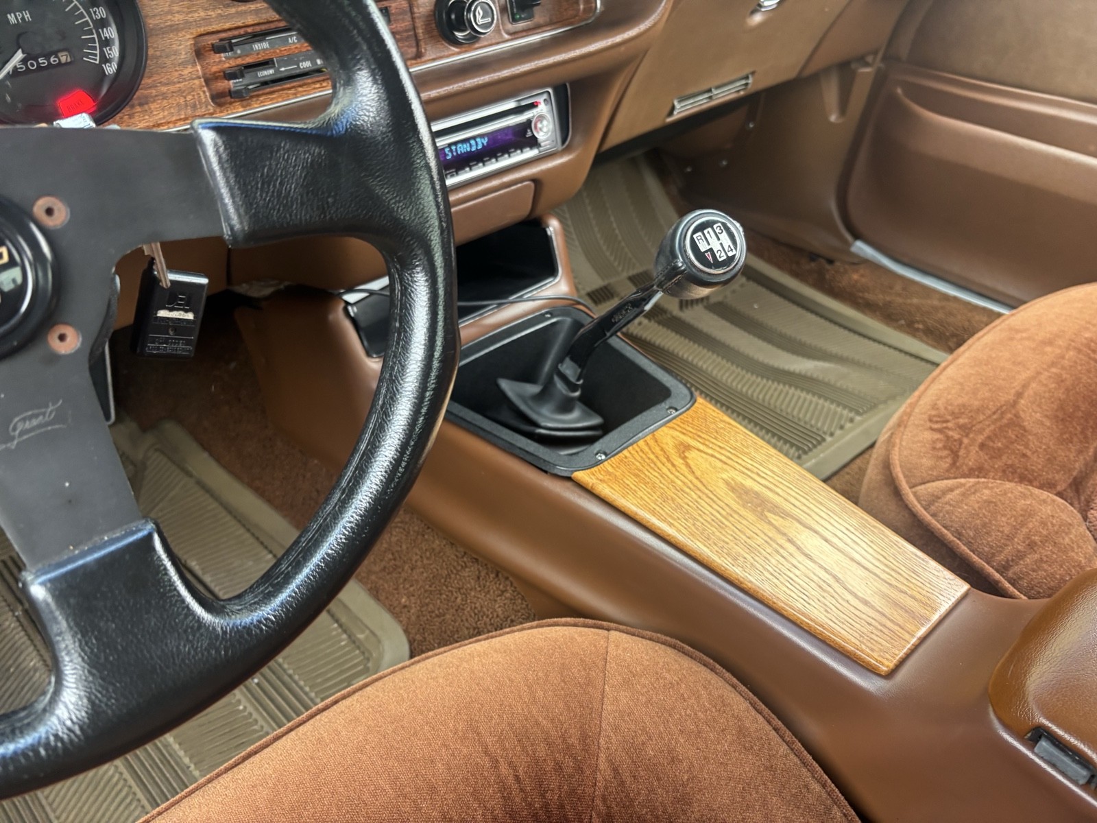 Pontiac-Firebird-1975-Sedan-10