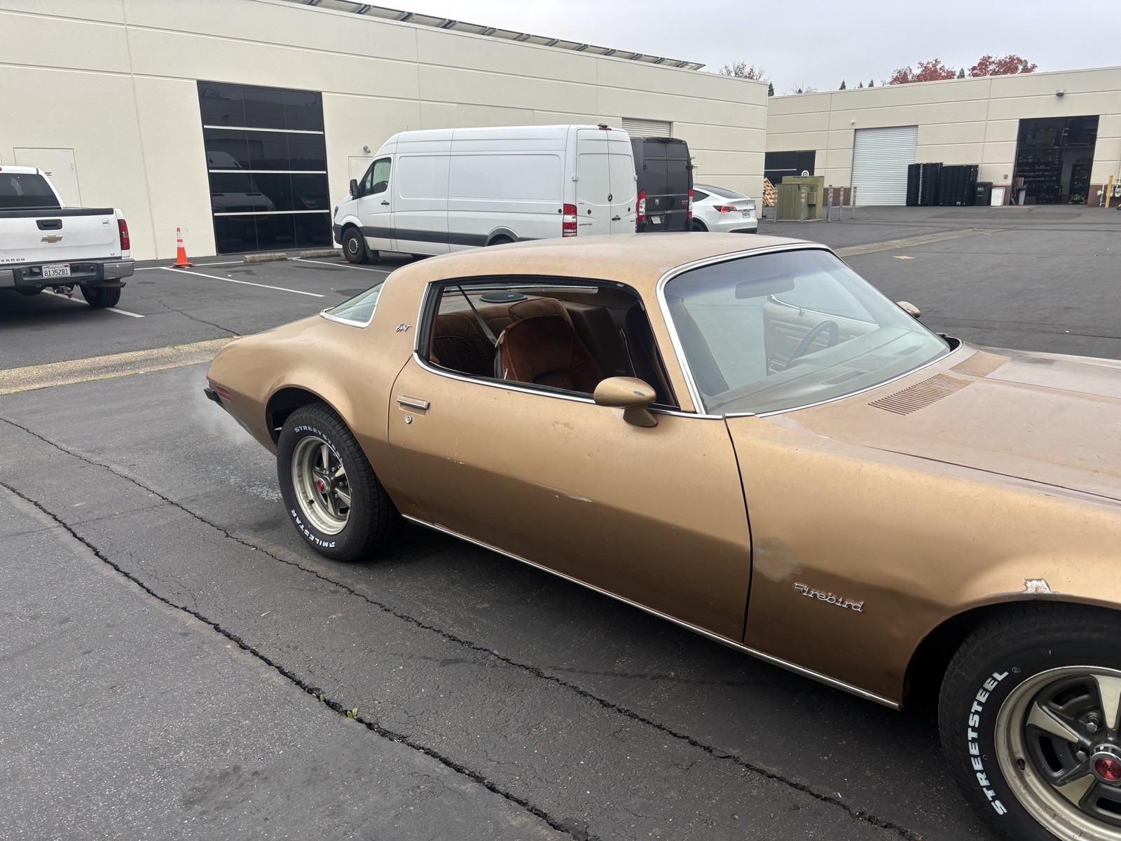 Pontiac-Firebird-1975-Sedan-2