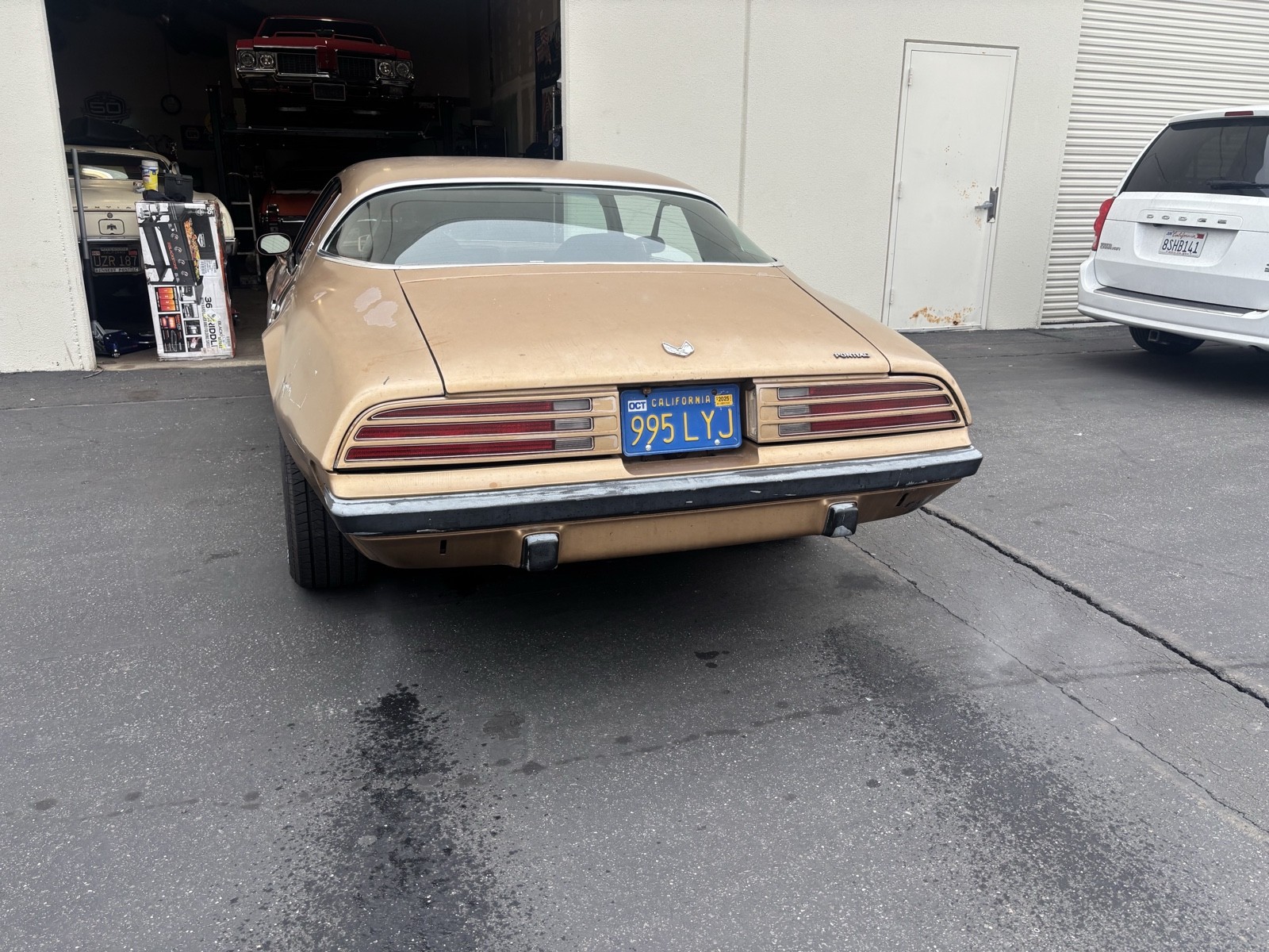 Pontiac-Firebird-1975-Sedan-4