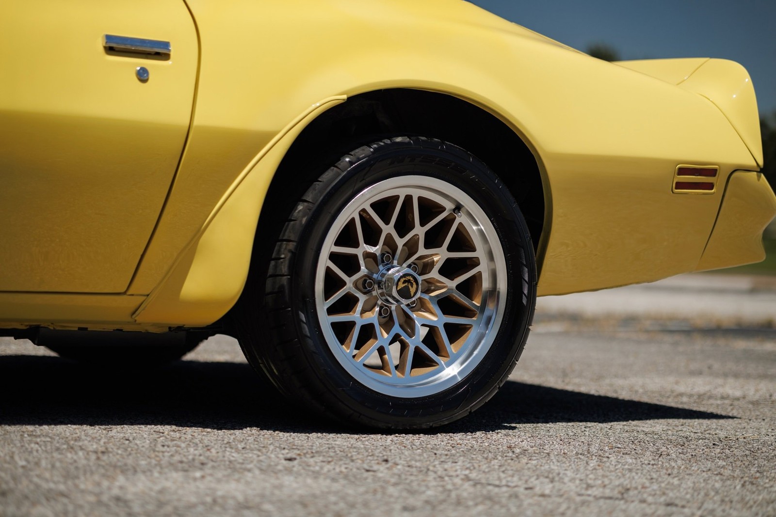 Pontiac-Firebird-1977-2D-Coupe-25
