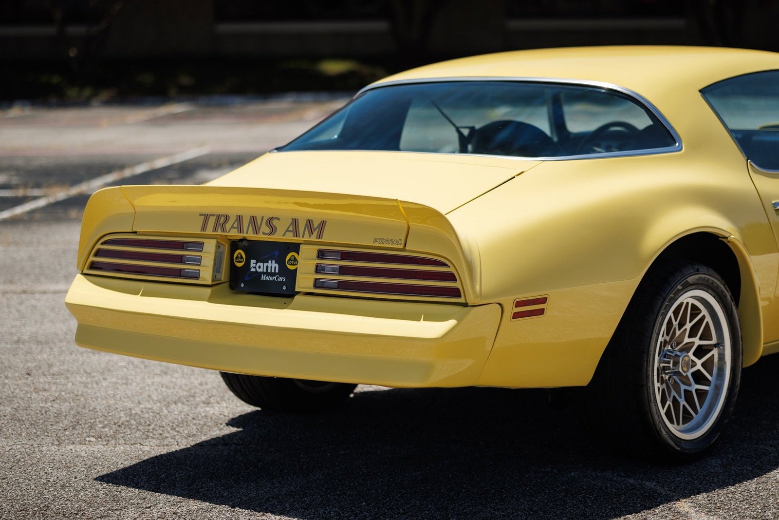 Pontiac-Firebird-1977-2D-Coupe-26
