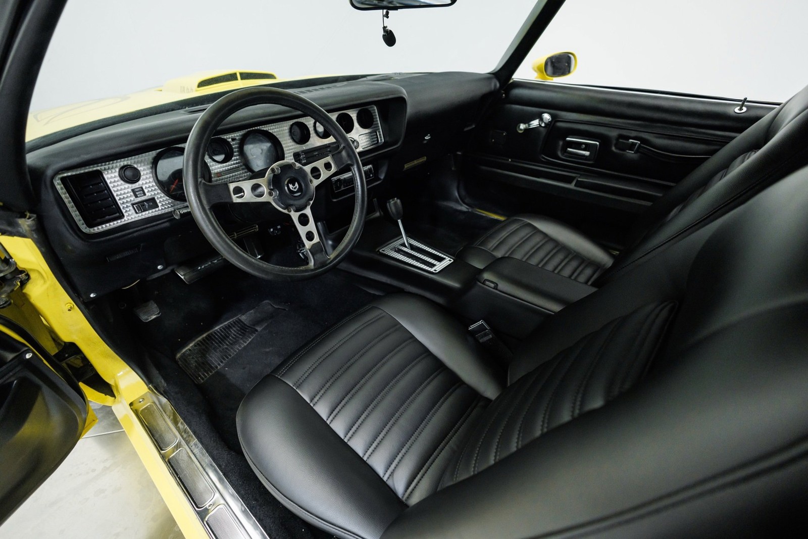 Pontiac-Firebird-1977-2D-Coupe-39