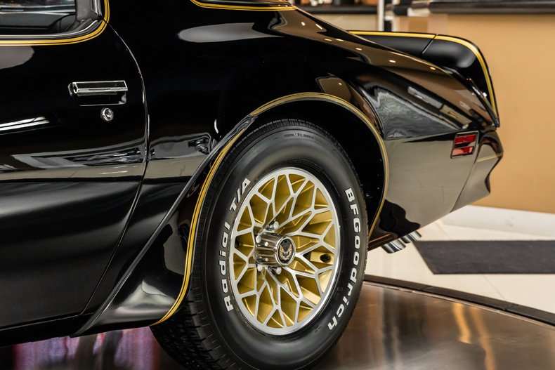 Pontiac-Firebird-1977-Black-30