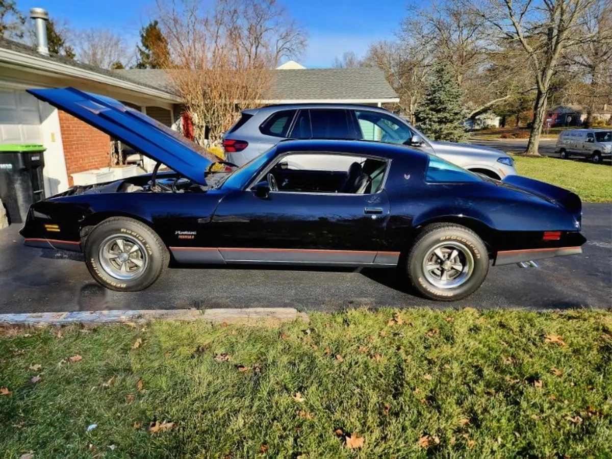 Pontiac-Firebird-1977-Black-Black-1