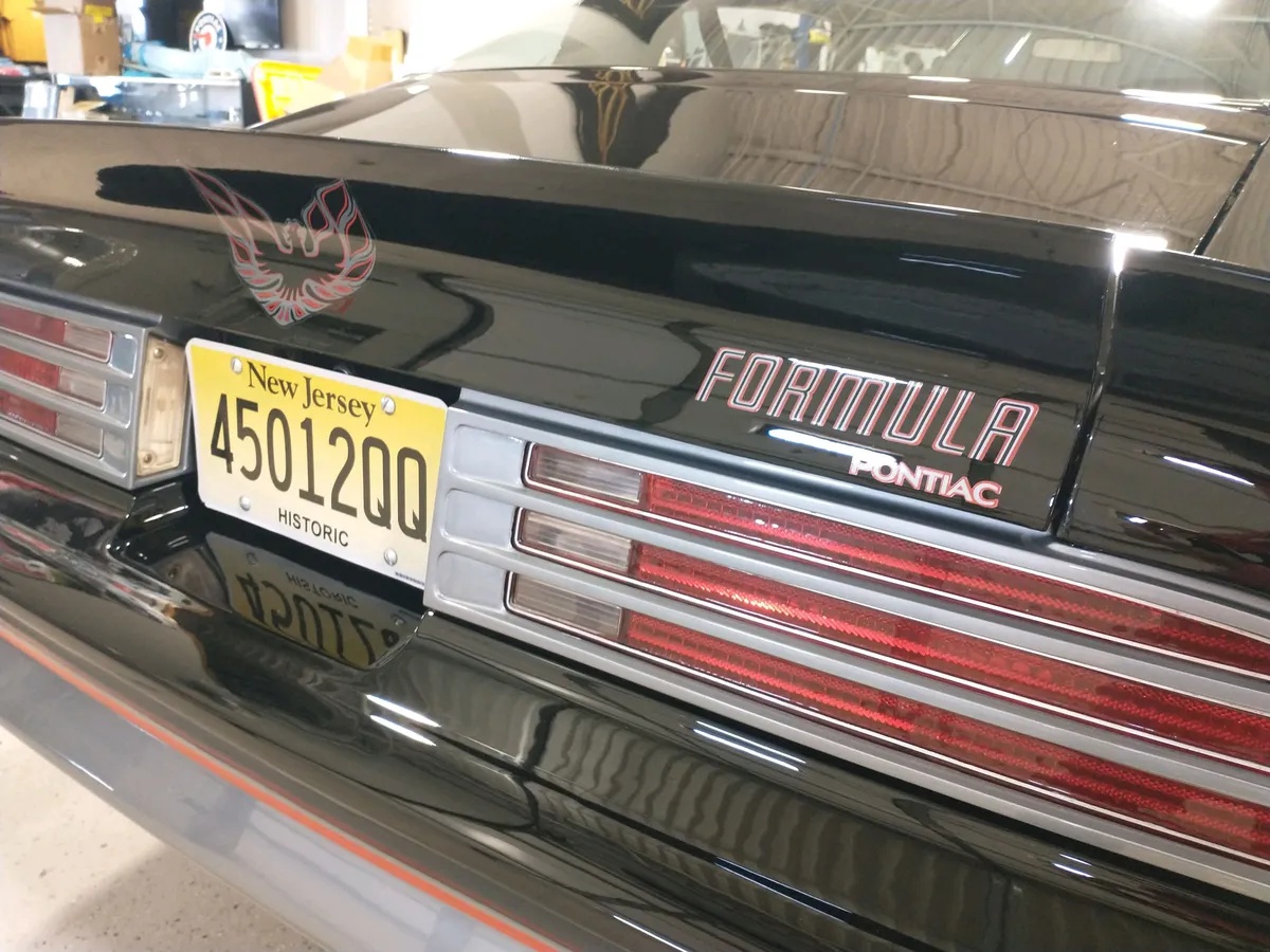 Pontiac-Firebird-1977-Black-Black-15