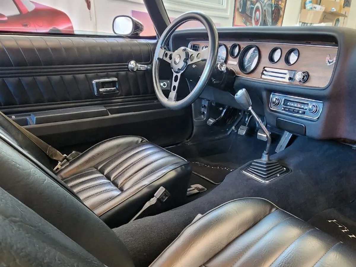 Pontiac-Firebird-1977-Black-Black-17