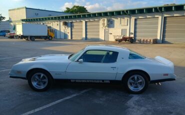 Pontiac-Firebird-1977-Coupe-2