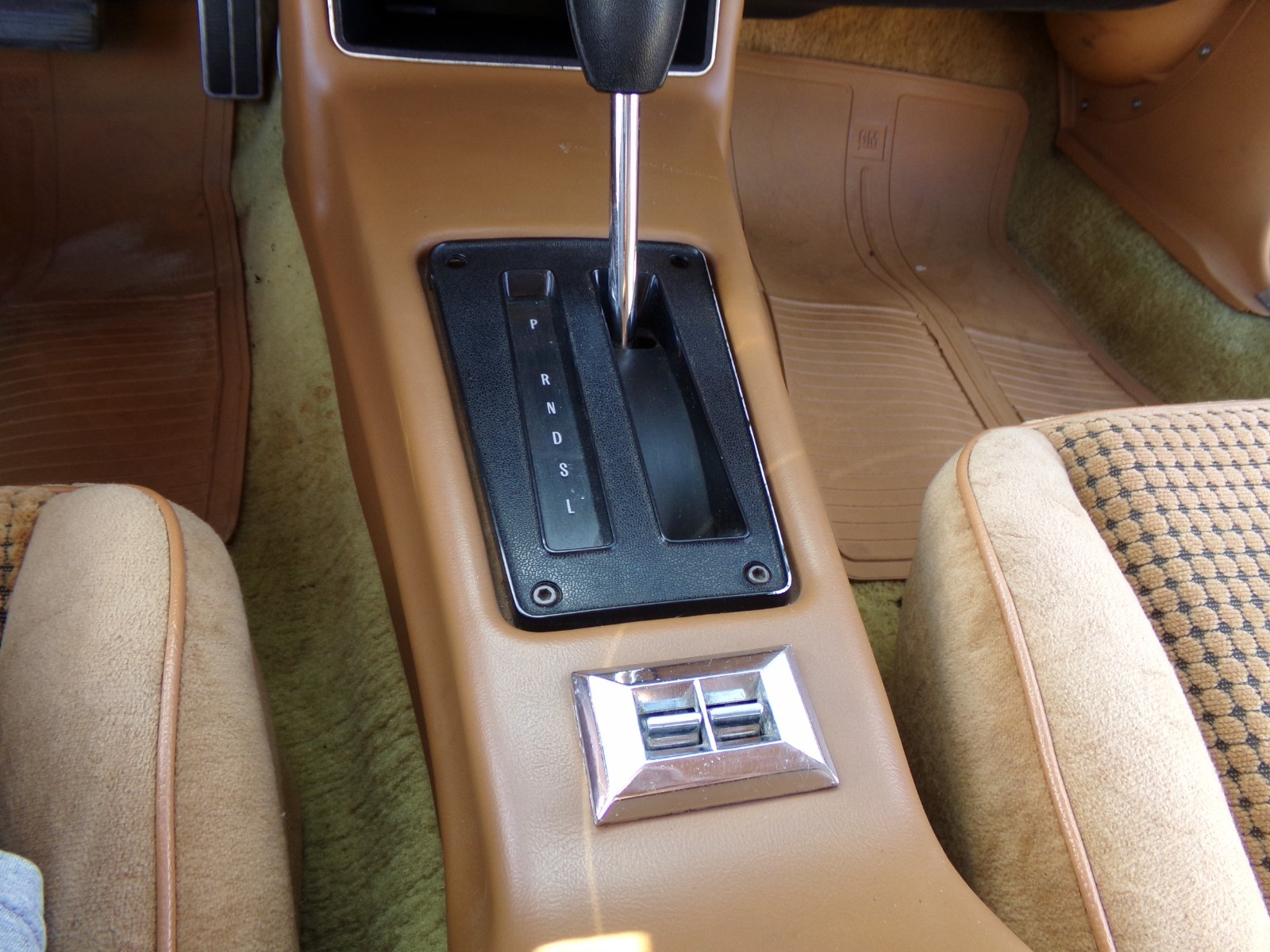 Pontiac-Firebird-1979-2-door-15