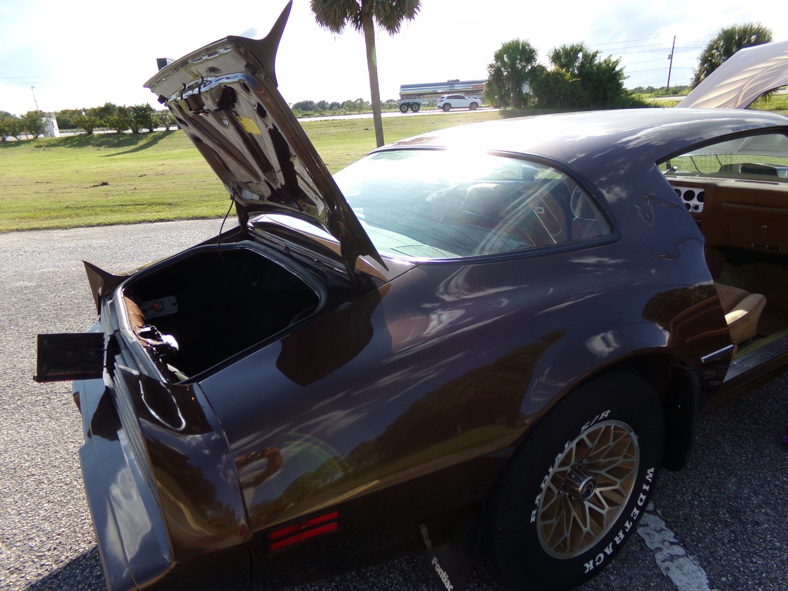 Pontiac-Firebird-1979-2-door-22