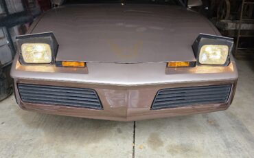 Pontiac-Firebird-1984-Coupe-2