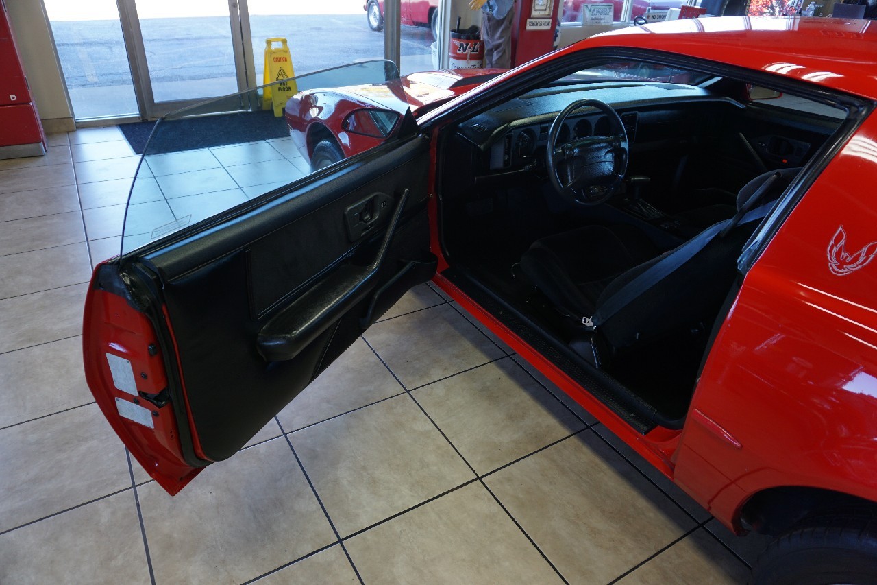 Pontiac-Firebird-1991-Coupe-19