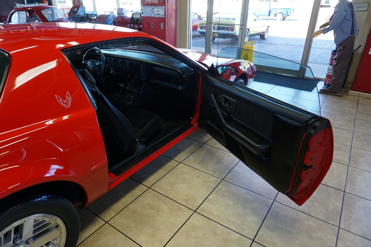 Pontiac-Firebird-1991-Coupe-22