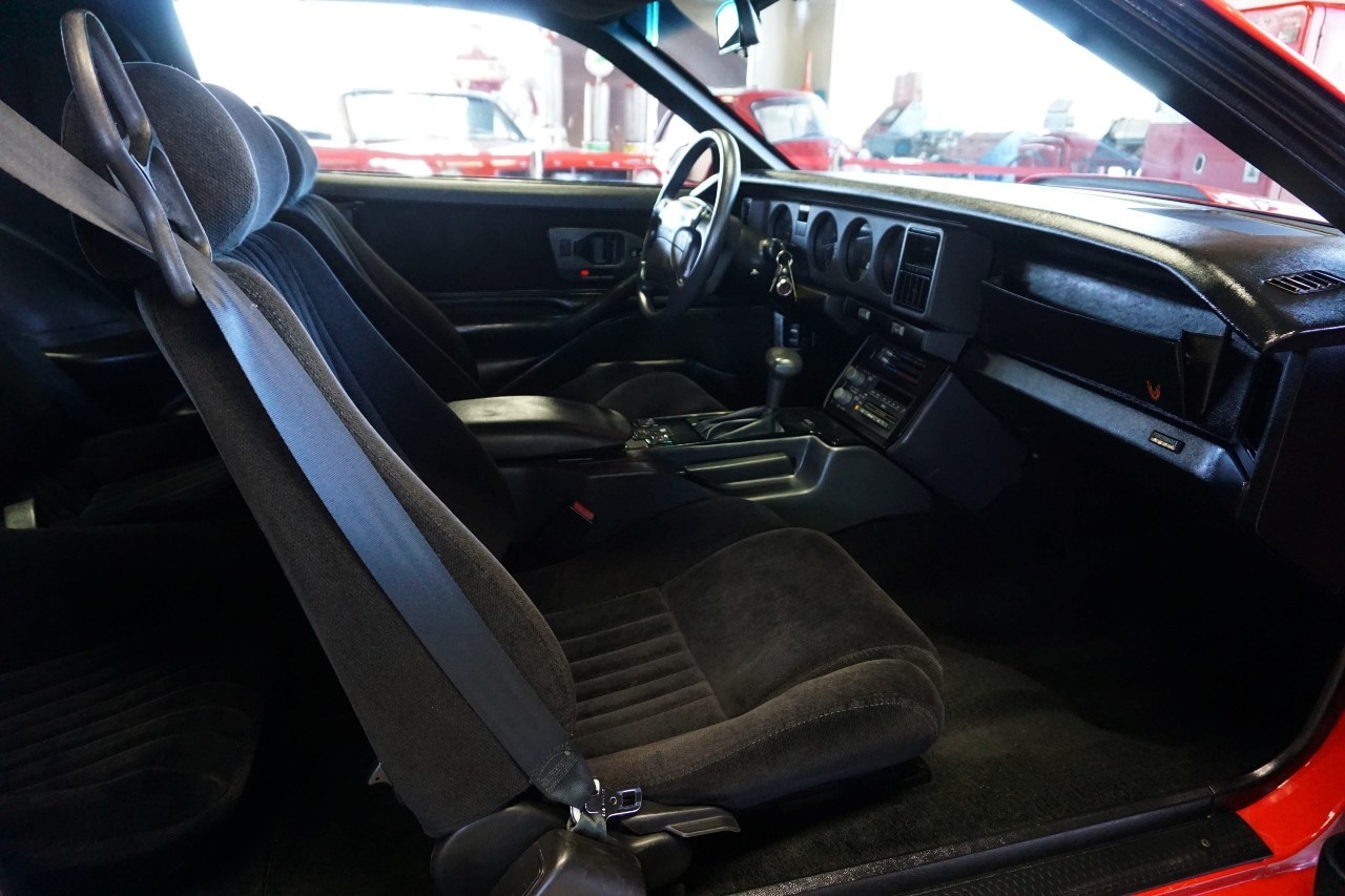 Pontiac-Firebird-1991-Coupe-23