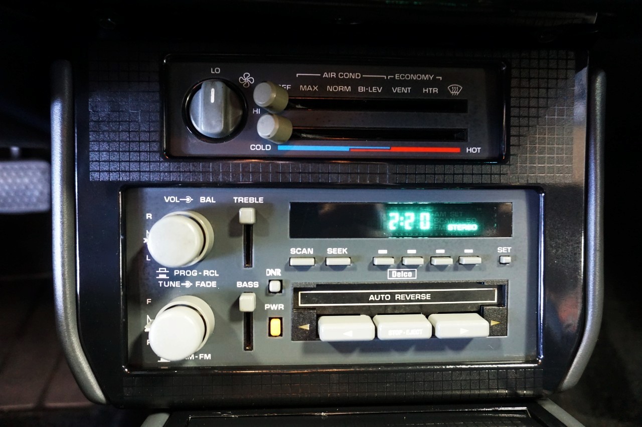 Pontiac-Firebird-1991-Coupe-28